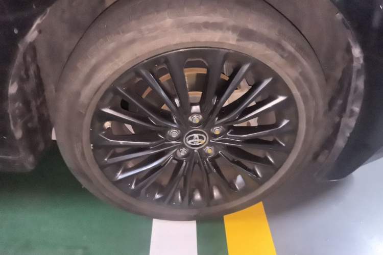 Used Toyota Avalon 2019 2.0L XLE Premium Edition China VI Right Front Wheel Hub