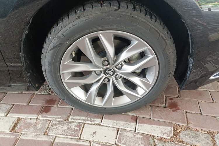 Used Toyota Avalon 2019 2.5L Ambition Version China VI Standard Right Front Wheel Hub