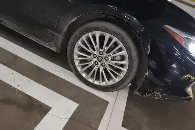 Used Toyota Avalon 2019 Dual-Engine 2.5L XLE Prestige Version China VI Standard Right Front Wheel Hub
