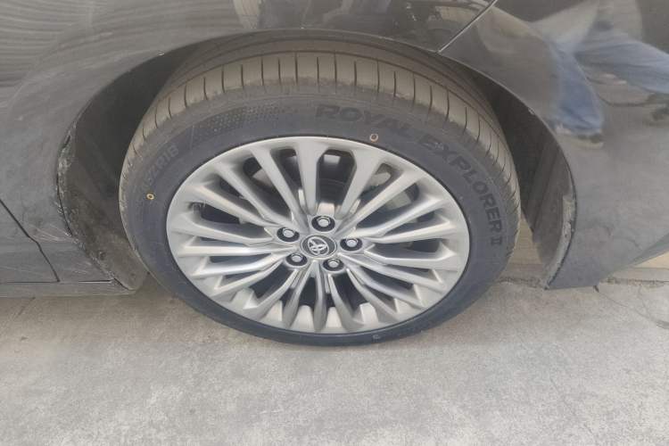 Used Toyota Avalon 2019 Dual-Engine 2.5L XLE Prestige Version China VI Standard Right Front Wheel Hub