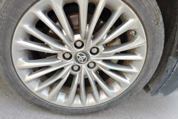 Used Toyota Avalon 2019 Dual-Engine 2.5L XLE Prestige Version China VI Standard Right Front Wheel Hub