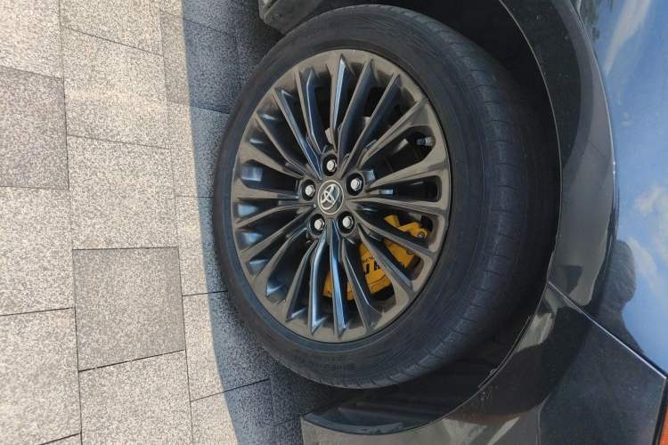 Used Toyota Avalon 2019 2.0L XLE Premium Edition China VI Right Front Wheel Hub