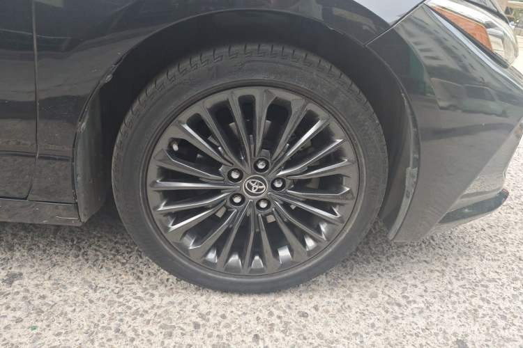 Used Toyota Avalon 2019 2.5L Touring Premium Version China VI Standard Right Front Wheel Hub