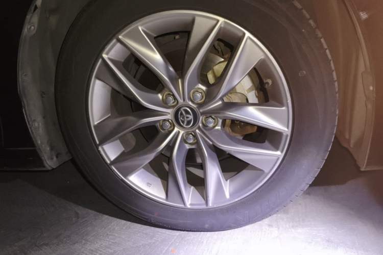 Used Toyota Avalon 2019 Dual-Engine 2.5L Luxury Edition China VI Standard Right Front Wheel Hub