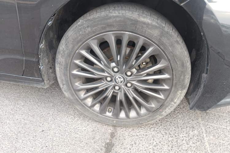 Used Toyota Avalon 2019 2.0L XLE Premium Edition China VI Right Front Wheel Hub
