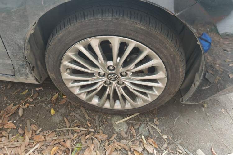 Used Toyota Avalon 2019 Dual-Engine 2.5L Limited Flagship Edition China VI Standard Right Front Wheel Hub