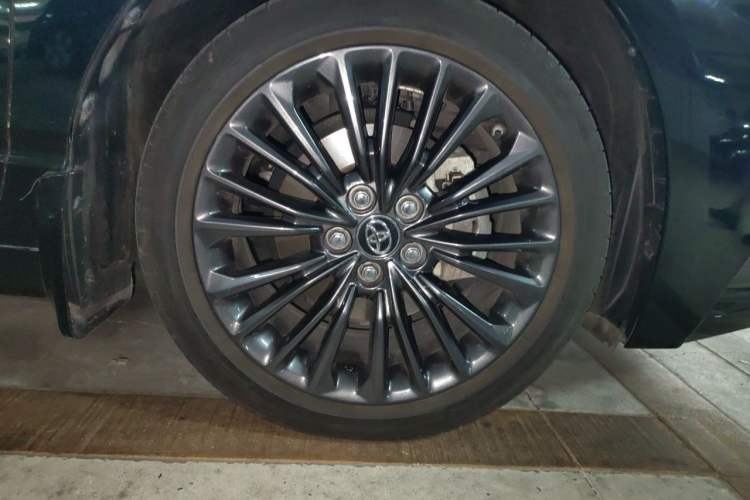 Used Toyota Avalon 2019 2.0L XLE Premium Edition China VI Right Front Wheel Hub
