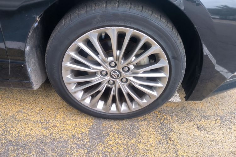 Used Toyota Avalon 2019 Dual-Engine 2.5L XLE Prestige Version China VI Standard Right Front Wheel Hub