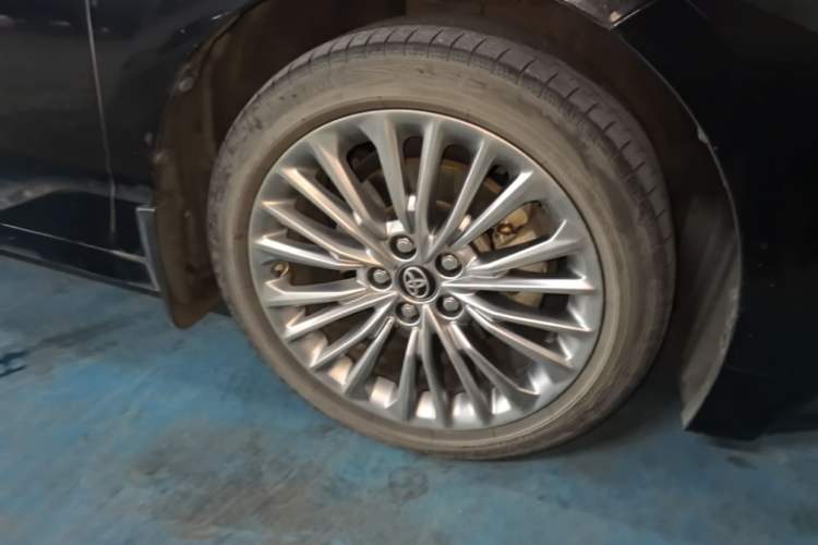 Used Toyota Avalon 2019 Dual-Engine 2.5L XLE Prestige Version China VI Standard Right Front Wheel Hub