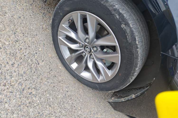 Used Toyota Avalon 2019 2.0L Luxury Edition China VI Standard Right Front Wheel Hub