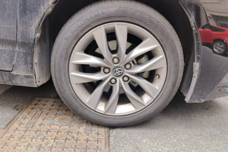 Used Toyota Avalon 2019 2.0L Luxury Edition China VI Standard Right Front Wheel Hub