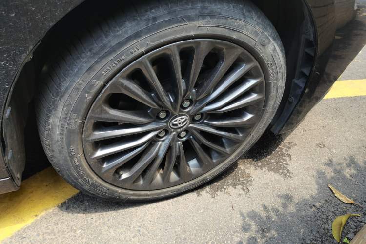 Used Toyota Avalon 2019 2.5L Touring Premium Version China V Standard Right Front Wheel Hub