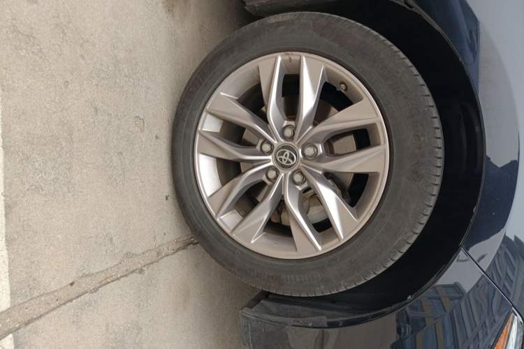 Used Toyota Avalon 2019 2.0L Ambition Edition China VI Right Front Wheel Hub