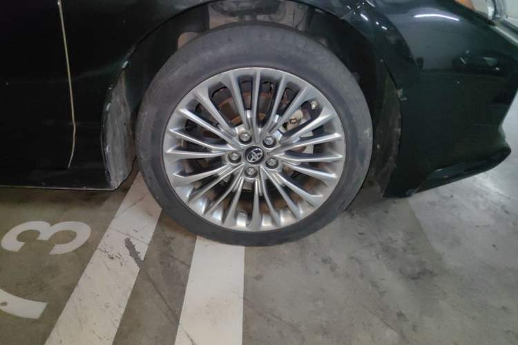 Used Toyota Avalon 2019 Dual-Engine 2.5L XLE Prestige Version China VI Standard Right Front Wheel Hub