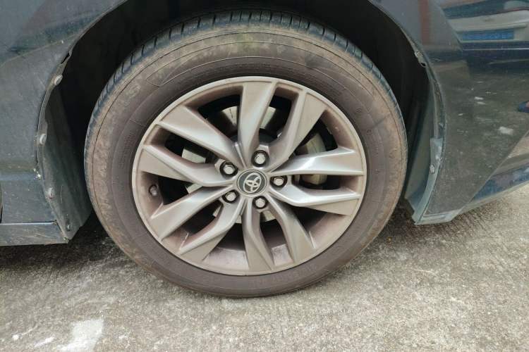 Used Toyota Avalon 2019 2.0L Luxury Edition China VI Standard Right Front Wheel Hub
