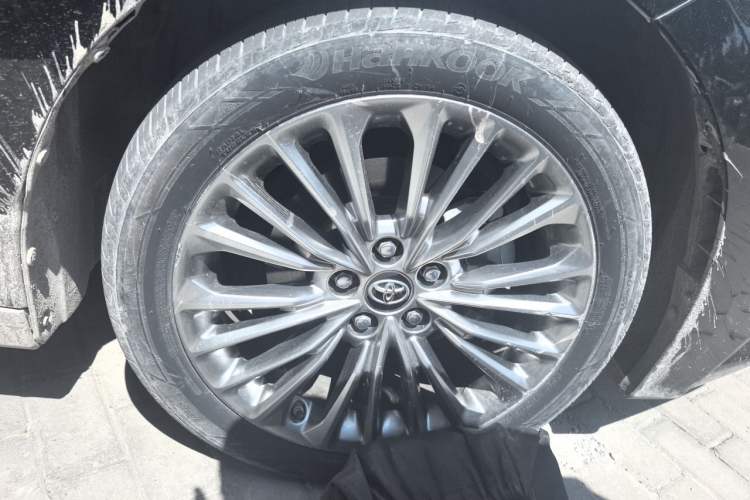 Used Toyota Avalon 2019 Dual-Engine 2.5L XLE Prestige Version China VI Standard Right Front Wheel Hub