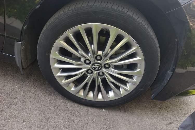 Used Toyota Avalon 2019 Dual-Engine 2.5L XLE Prestige Version China VI Standard Right Front Wheel Hub