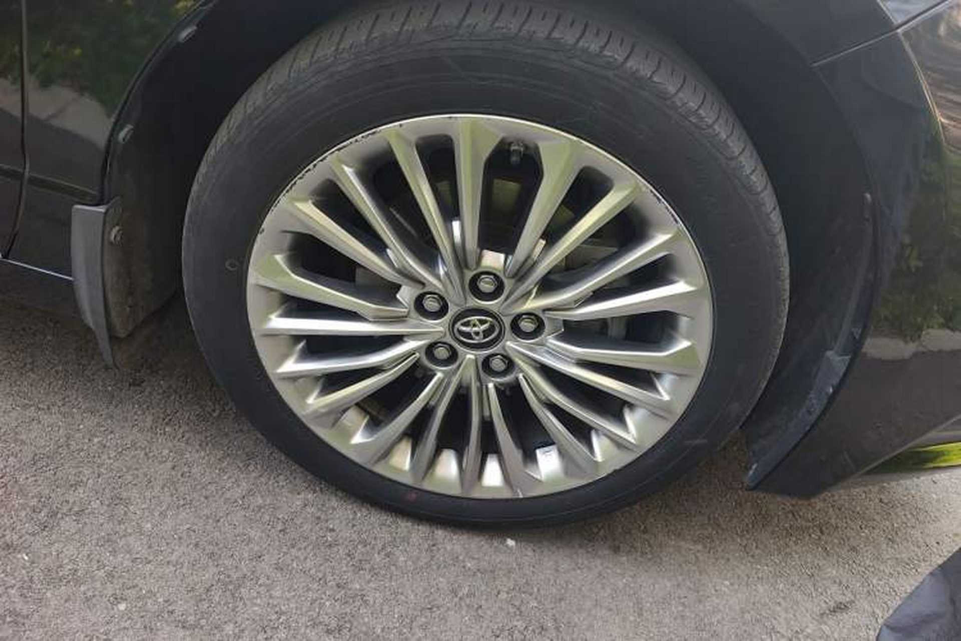 Used Toyota Avalon 2019 Dual-Engine 2.5L XLE Prestige Version China VI Standard Right Front Wheel Hub