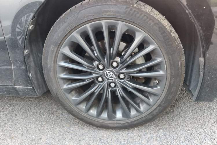 Used Toyota Avalon 2019 2.5L Touring Premium Version China VI Standard Right Front Wheel Hub