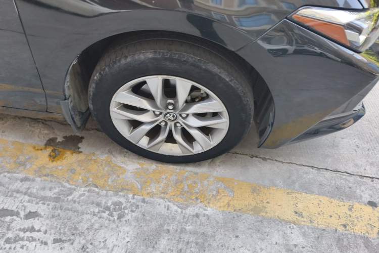 Used Toyota Avalon 2019 2.0L Ambition Edition China VI Right Front Wheel Hub