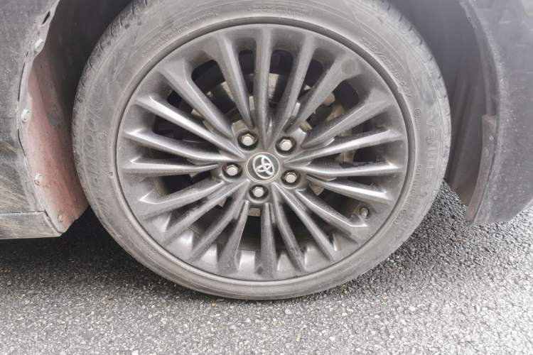 Used Toyota Avalon 2019 2.5L Touring Premium Version China VI Standard Right Front Wheel Hub