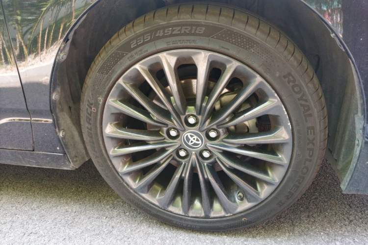 Used Toyota Avalon 2019 2.5L Touring Premium Version China VI Standard Right Front Wheel Hub