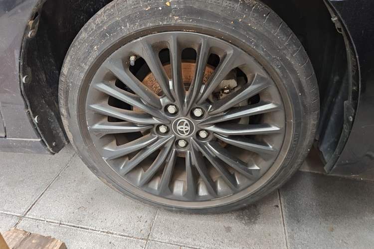 Used Toyota Avalon 2019 2.0L XLE Premium Edition China VI Right Front Wheel Hub