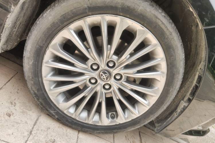 Used Toyota Avalon 2019 Dual-Engine 2.5L Limited Flagship Edition China VI Standard Right Front Wheel Hub
