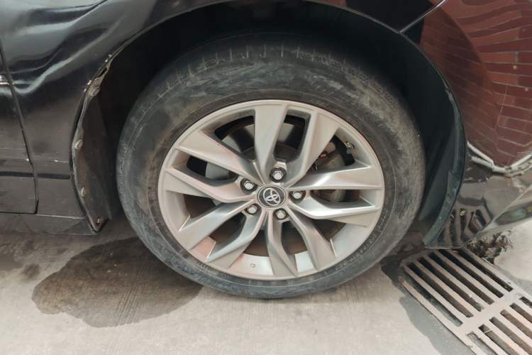 Used Toyota Avalon 2019 2.0L Ambition Edition China VI Right Front Wheel Hub