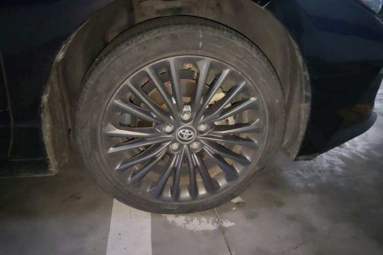 Used Toyota Avalon 2019 2.0L XLE Premium Edition China VI Right Front Wheel Hub