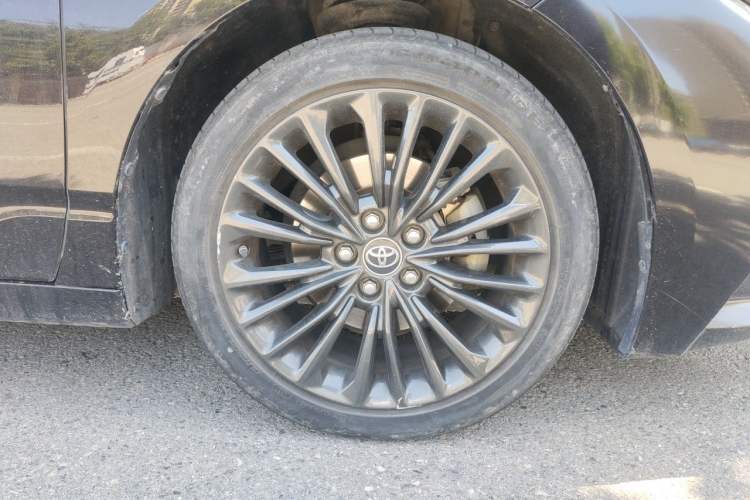 Used Toyota Avalon 2019 2.5L Touring Premium Version China VI Standard Right Front Wheel Hub