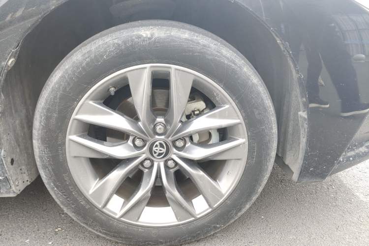 Used Toyota Avalon 2019 2.0L Ambition Edition China VI Right Front Wheel Hub