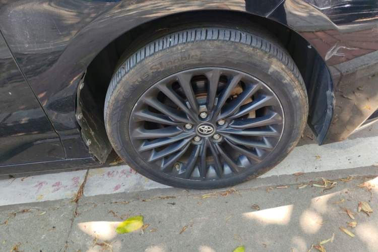 Used Toyota Avalon 2019 2.0L XLE Premium Edition China VI Right Front Wheel Hub