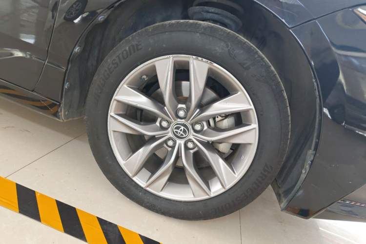 Used Toyota Avalon 2019 2.0L Luxury Edition China VI Standard Right Front Wheel Hub