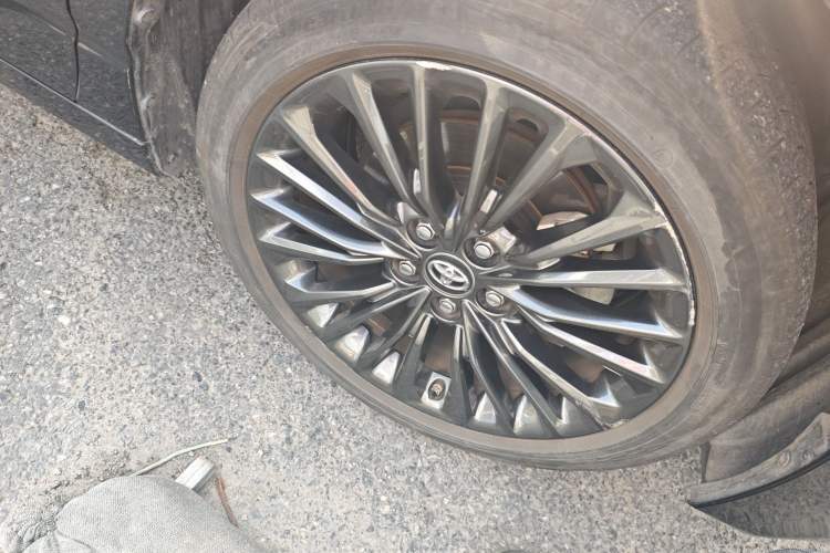 Used Toyota Avalon 2019 2.5L Touring Premium Version China V Standard Right Front Wheel Hub