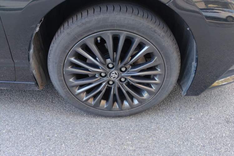 Used Toyota Avalon 2019 2.5L Touring Premium Version China VI Standard Right Front Wheel Hub