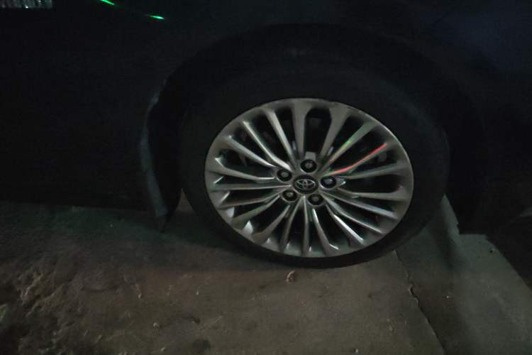 Used Toyota Avalon 2019 Dual-Engine 2.5L XLE Prestige Version China VI Standard Right Front Wheel Hub