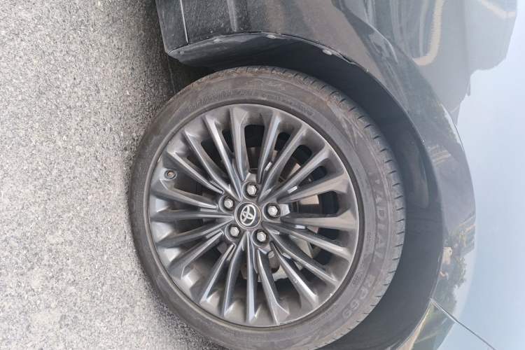 Used Toyota Avalon 2019 2.5L Touring Premium Version China V Standard Right Front Wheel Hub