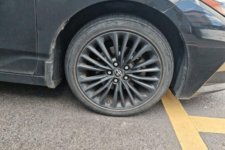 Used Toyota Avalon 2019 2.5L Touring Premium Version China VI Standard Right Front Wheel Hub