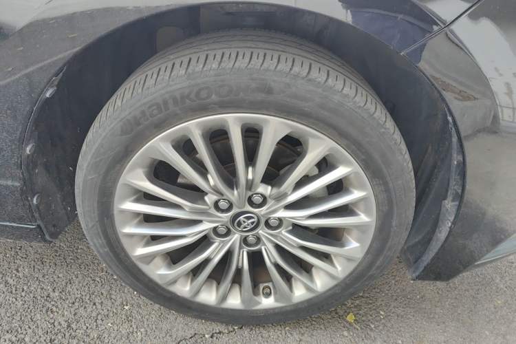 Used Toyota Avalon 2019 Dual-Engine 2.5L XLE Prestige Version China VI Standard Right Front Wheel Hub