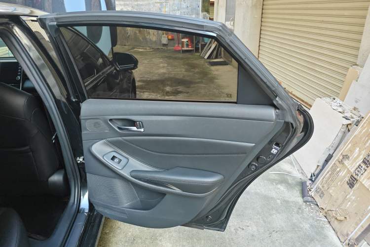 Used Toyota Avalon 2019 2.0L Luxury Edition China VI Standard Right Rear Door Interior