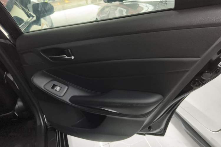 Used Toyota Avalon 2019 2.0L Ambition Edition China VI Right Rear Door Interior
