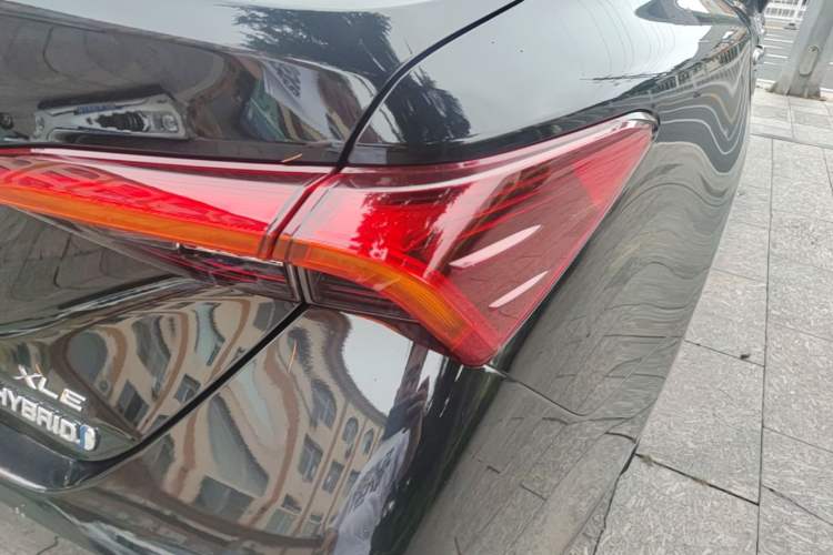 Used Toyota Avalon 2019 Dual-Engine 2.5L XLE Prestige Version China VI Standard Right Rear Taillight