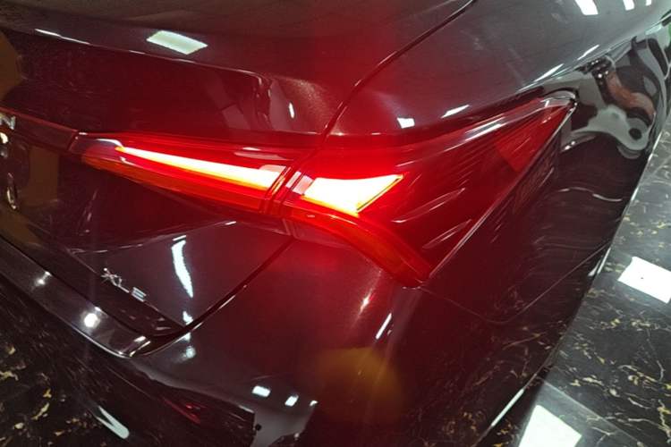 Used Toyota Avalon 2019 2.0L XLE Premium Edition China VI Right Rear Taillight