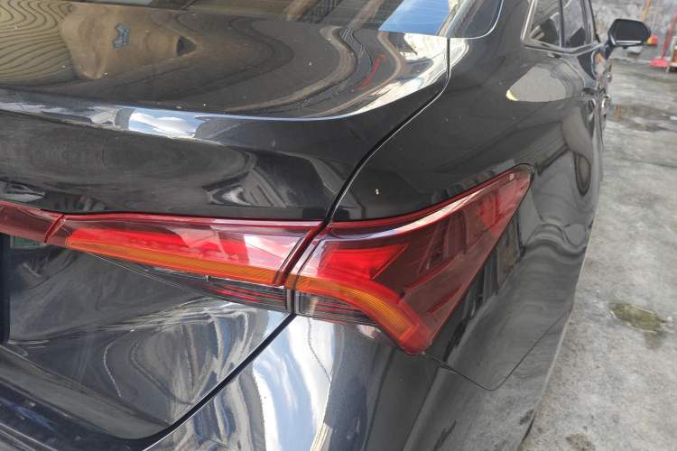 Used Toyota Avalon 2019 2.0L Luxury Edition China VI Standard Right Rear Taillight