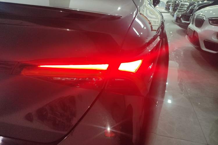 Used Toyota Avalon 2019 2.5L Ambition Version China VI Standard Right Rear Taillight