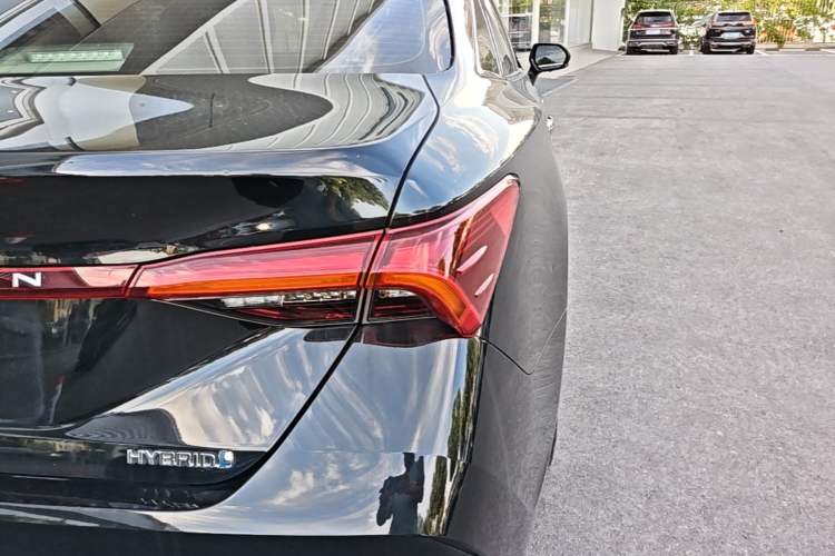 Used Toyota Avalon 2019 Dual-Engine 2.5L Luxury Edition China VI Standard Right Rear Taillight