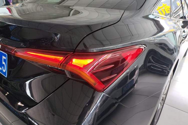 Used Toyota Avalon 2019 2.0L Luxury Edition China VI Standard Right Rear Taillight