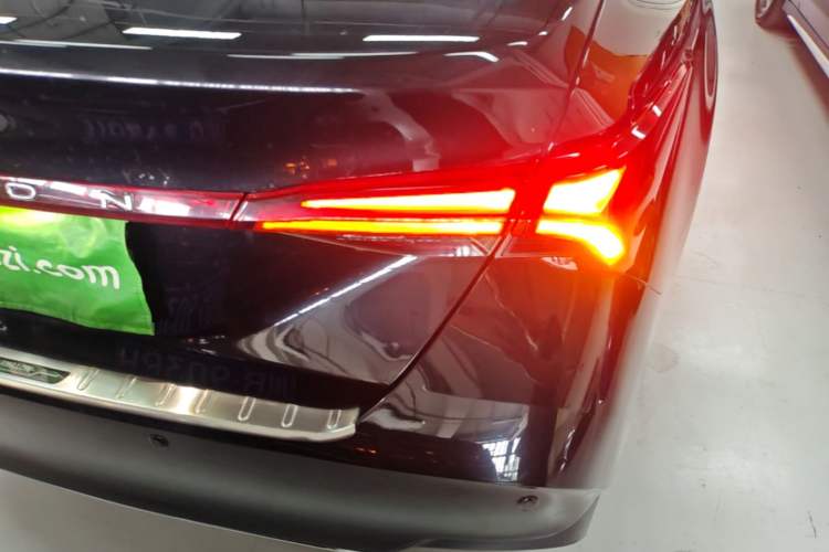 Used Toyota Avalon 2019 2.0L Luxury Edition China VI Standard Right Rear Taillight