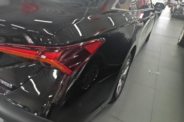 Used Toyota Avalon 2019 Dual-Engine 2.5L Luxury Edition China VI Standard Right Rear Taillight